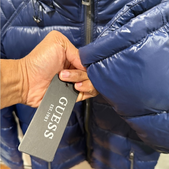 ✅ BRAND NEW Guess puffer jacket!!! ✅ - Picture 9 of 12